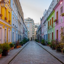 Bunte Häuserzeile in Paris
