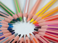 Bunte Bleistifte in einem Kreis (c) Agence Olloweb 